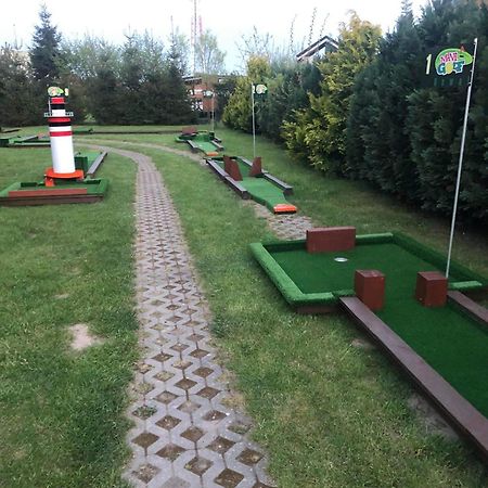 Domki Kapitanskie Z Prywatnym Polem Do Gry W Mini Golf Rewal Exteriér fotografie