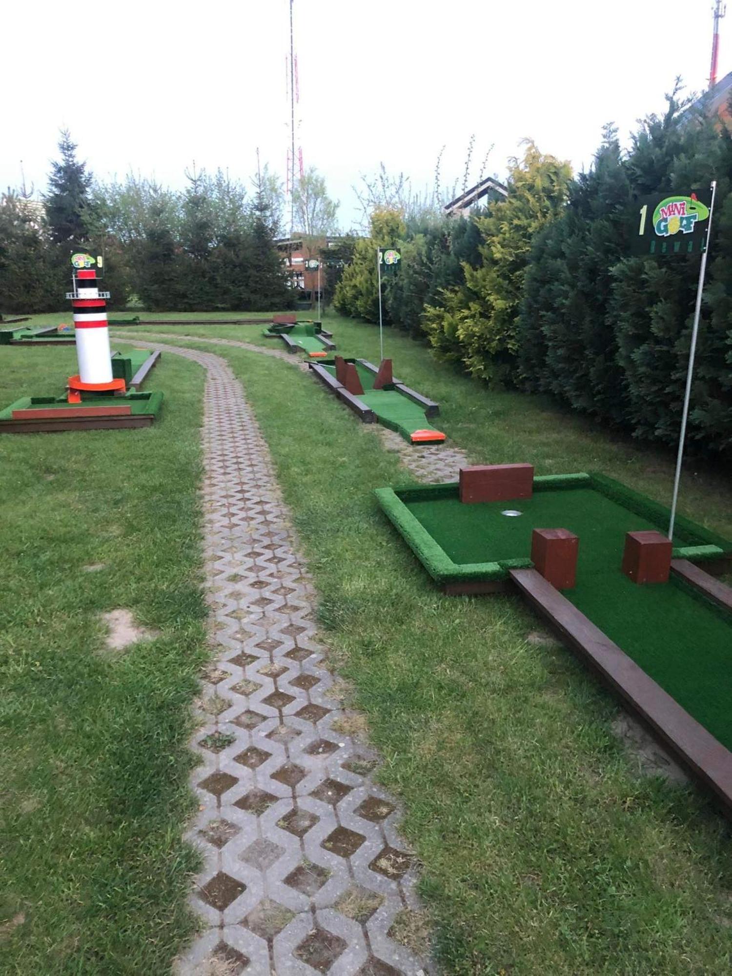 Domki Kapitanskie Z Prywatnym Polem Do Gry W Mini Golf Rewal Exteriér fotografie