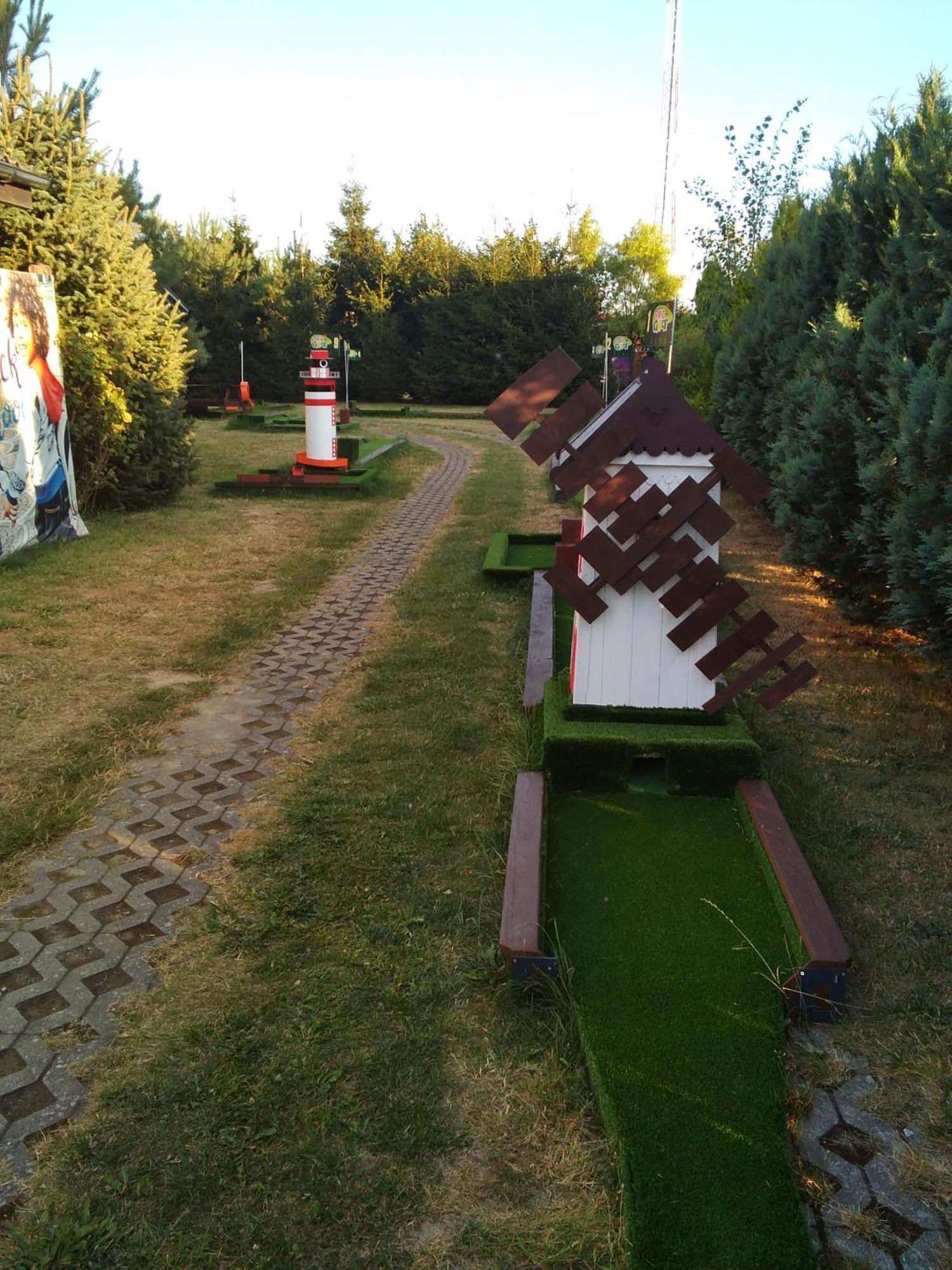 Domki Kapitanskie Z Prywatnym Polem Do Gry W Mini Golf Rewal Exteriér fotografie