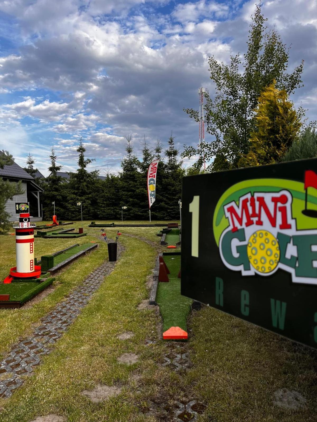 Domki Kapitanskie Z Prywatnym Polem Do Gry W Mini Golf Rewal Exteriér fotografie