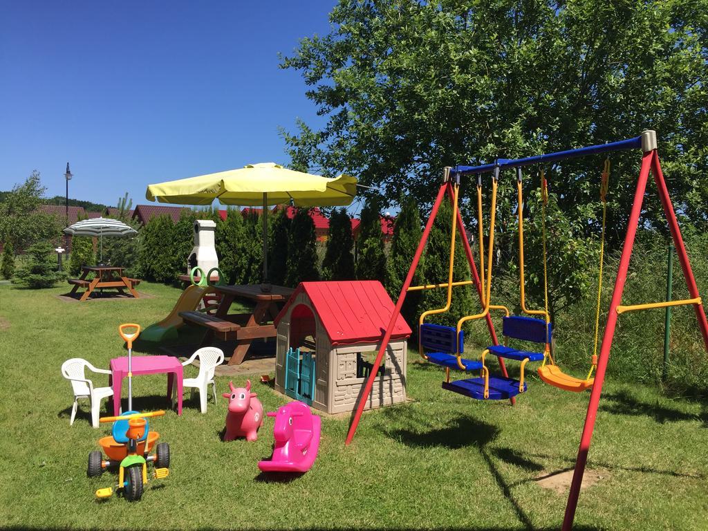 Domki Kapitanskie Z Prywatnym Polem Do Gry W Mini Golf Rewal Exteriér fotografie
