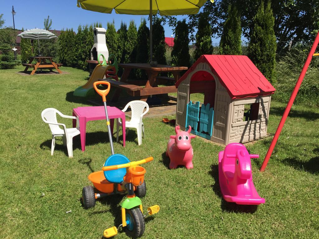 Domki Kapitanskie Z Prywatnym Polem Do Gry W Mini Golf Rewal Exteriér fotografie